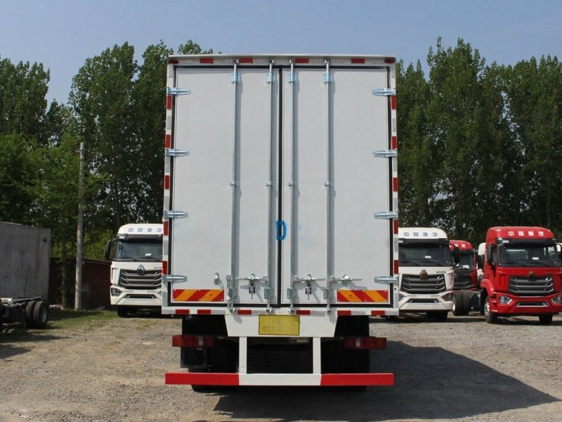 Camion fourgon HOWO NX