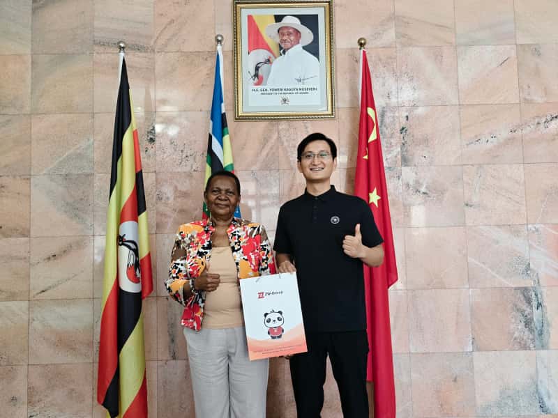 Le groupe ZW a rencontré l'ambassadeur ougandais Oliver Wonekha pour discuter des opportunités de coopération sur le marché africain.