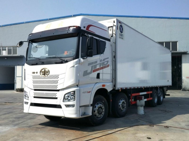 Camion frigorifique FAW JH6 420HP 8x4