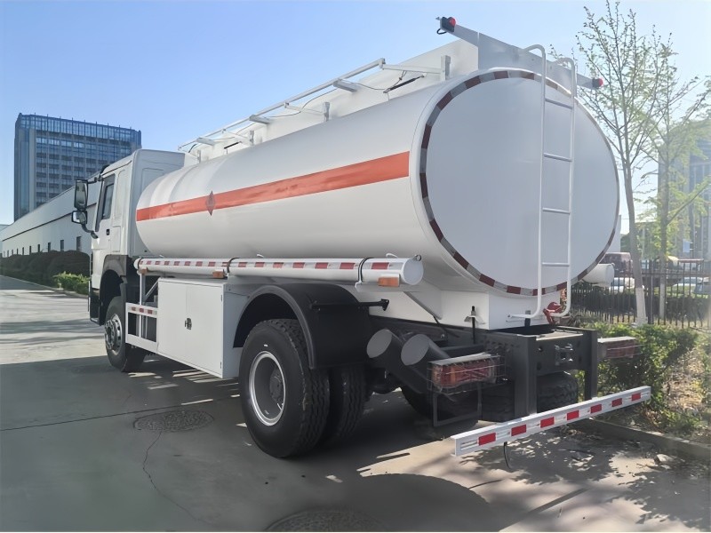 Camion-citerne à carburant HOWO 4x2 15000 L