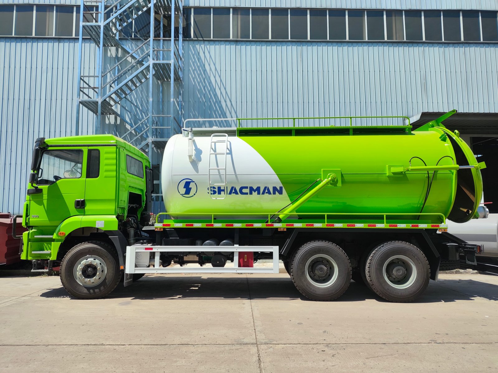 Caminhão limpa-fossa a vácuo SHACMAN 6x4 20CBM
