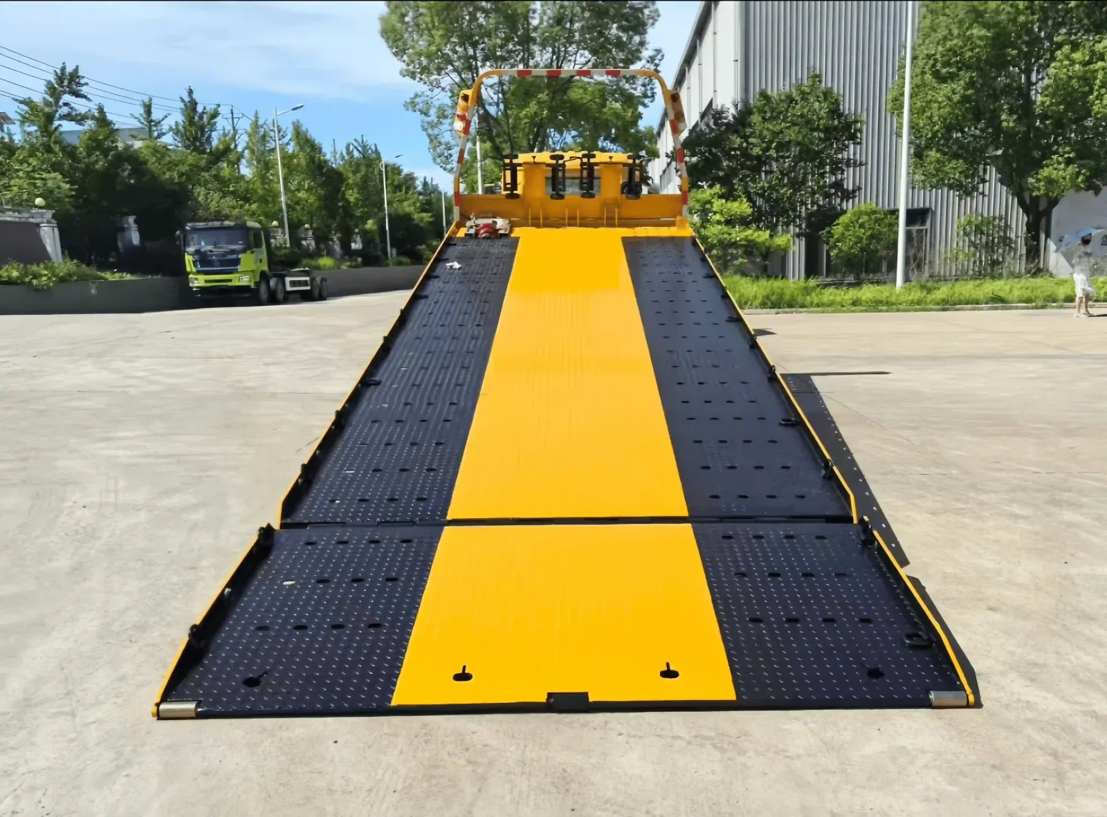 Caminhão guincho plataforma usado DONGFENG 4x2 de 10 toneladas