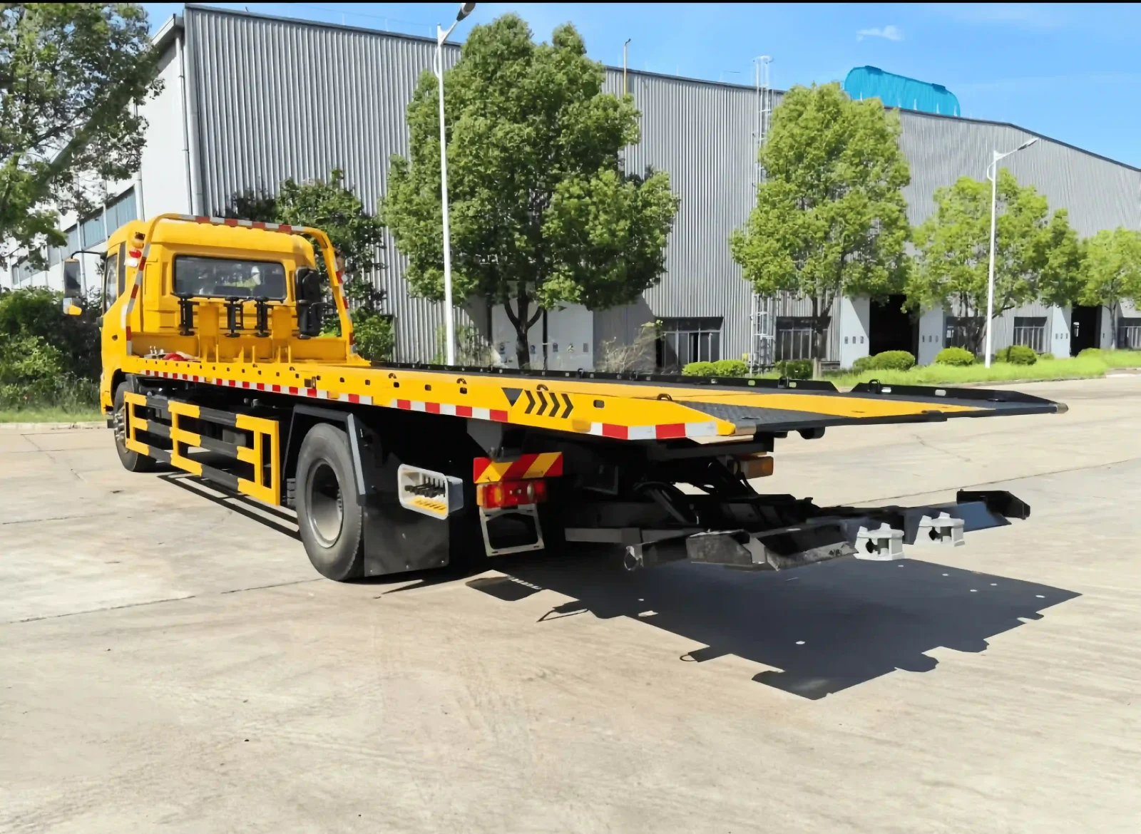 Caminhão guincho plataforma usado DONGFENG 4x2 de 10 toneladas