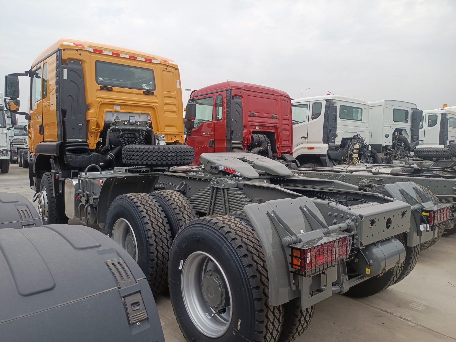SINOTRUCK HOWO TX 380 6x4 Caminhão Trator
