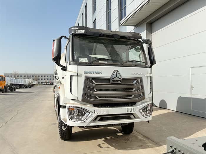Caminhão betoneira HOWO NX 371 14cbm