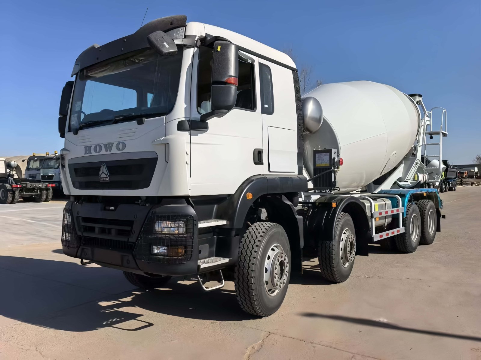 Caminhão betoneira SINOTRUCK HOWO TX 8x4