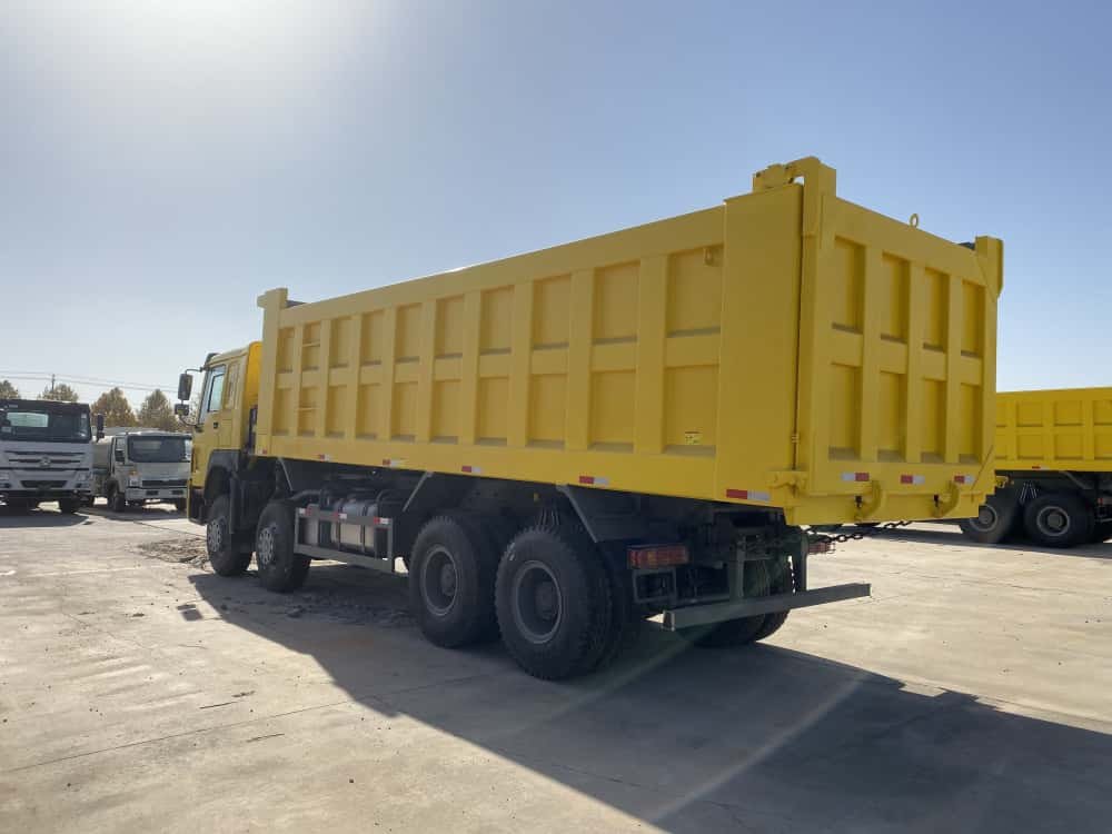 Caminhão basculante HOWO 371 8x4