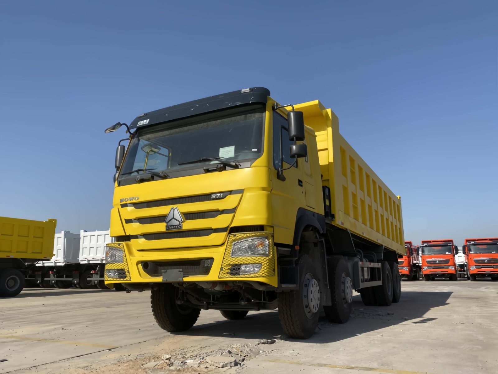Caminhão basculante HOWO 371 8x4