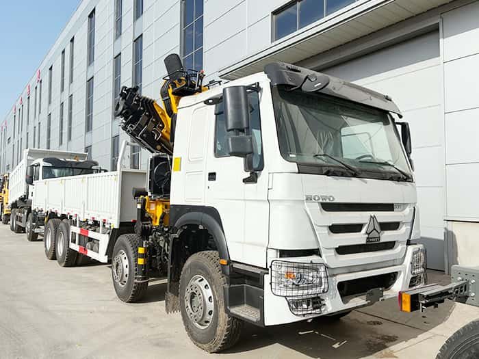 Guindaste montado em caminhão HOWO 8x4 371