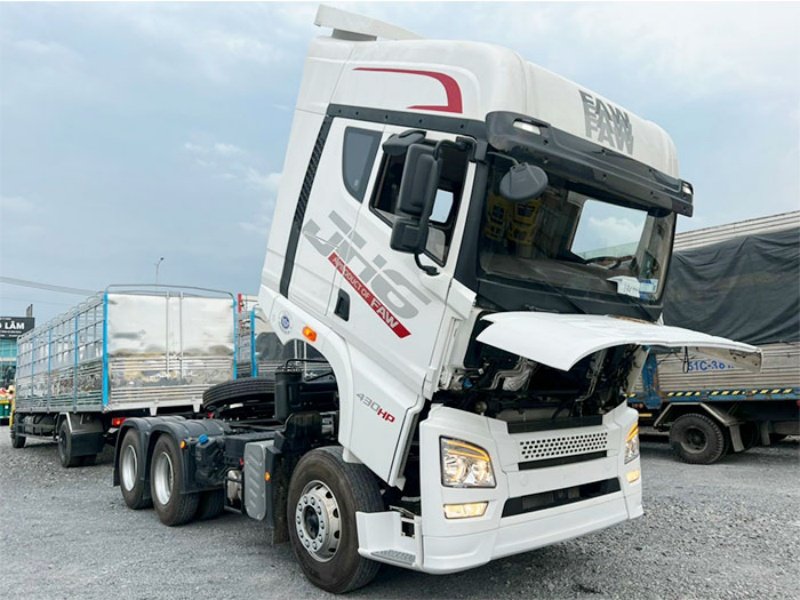 Caminhão trator FAW JH6 6x4