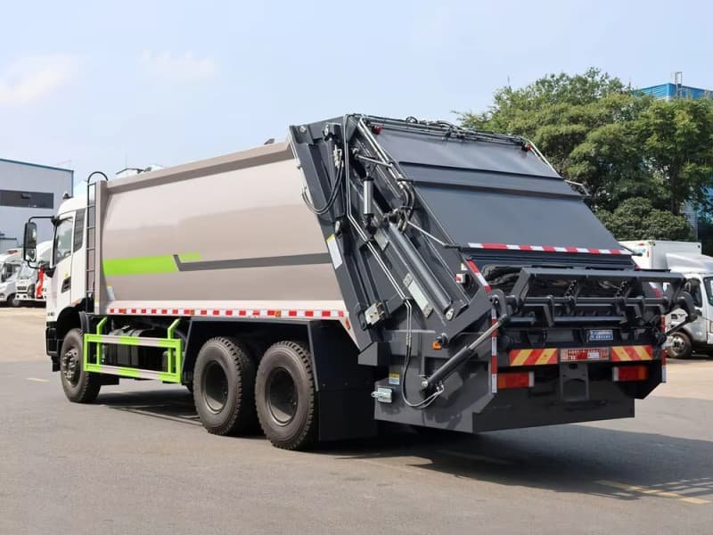 Caminhão compactador de lixo DONGFENG 6x4 20CBM