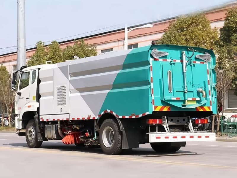 Caminhão varredor de ruas HOWO 4x2 16 CBM