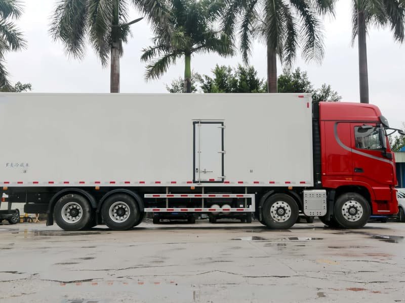 Camión refrigerado DONGFENG 8x4 de 18 toneladas