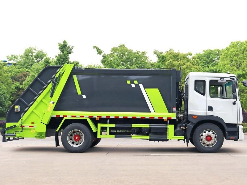 DONGFENG 4x2 Camión compactador de basura 10CBM