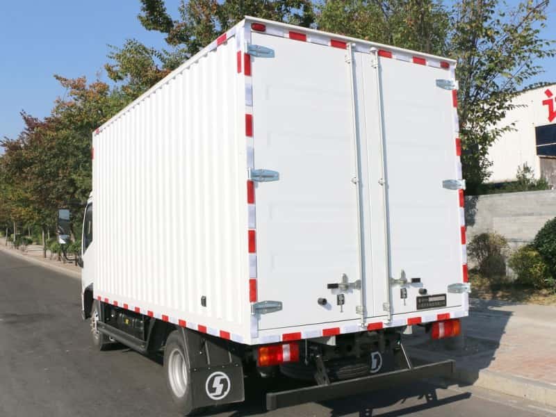 Camión con caja SHACMAN K3000 4x2 para