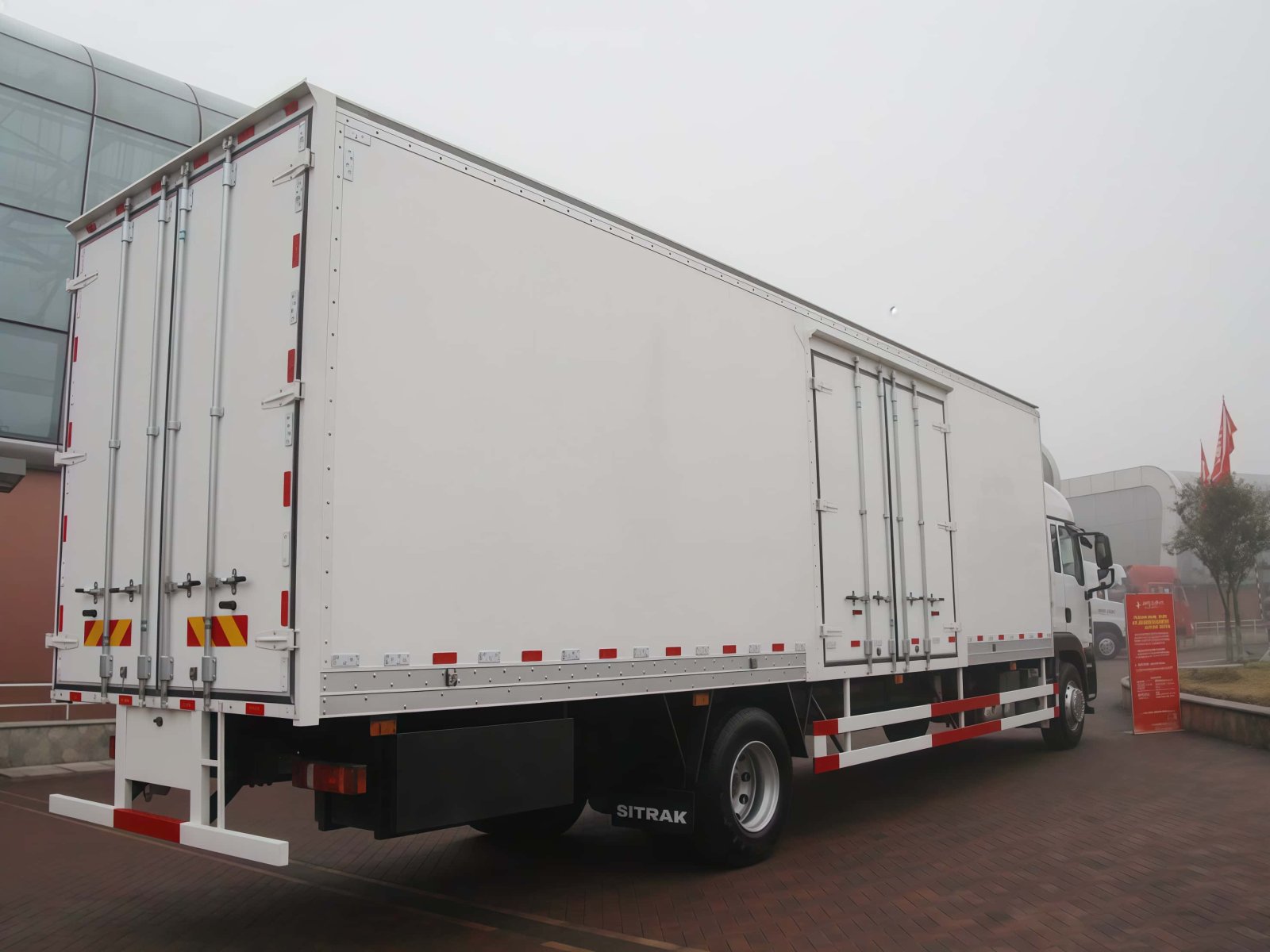 Camión furgón SINOTRUCK SITRAK 4x2
