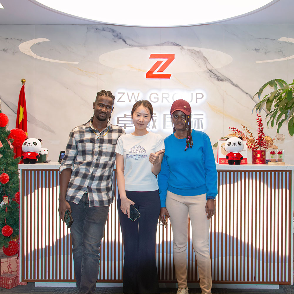Cliente de Burkina Faso visita ZW Group.