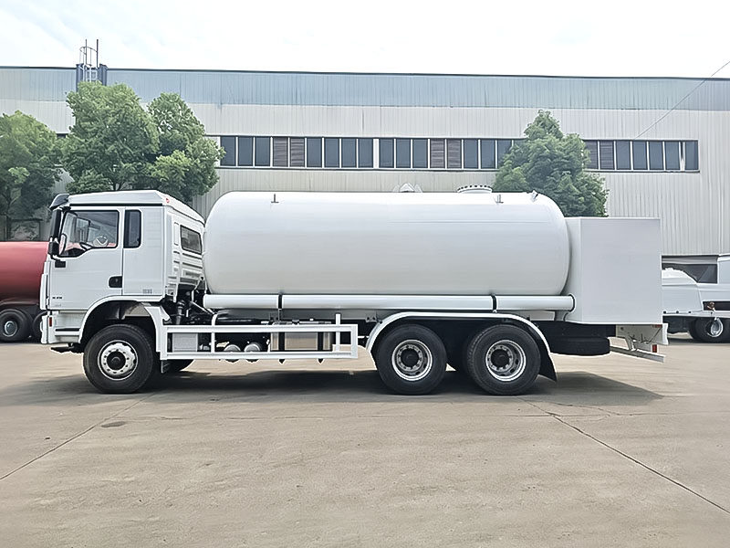 Camión bobtail LPG SHACMAN 6x4 de 20m³