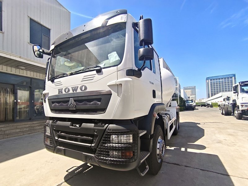 Camión hormigonera HOWO TX 6x4 de 371 HP