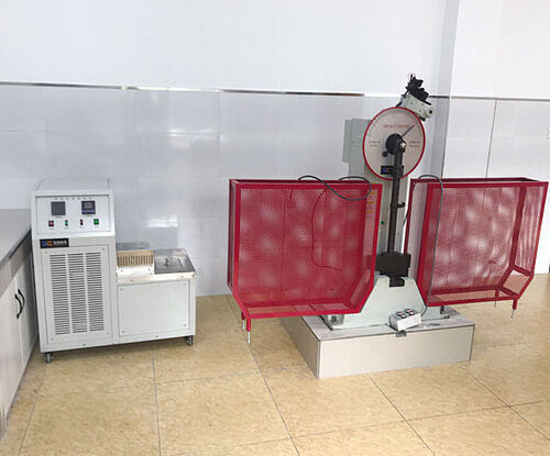 Máquina de ensayos de impacto