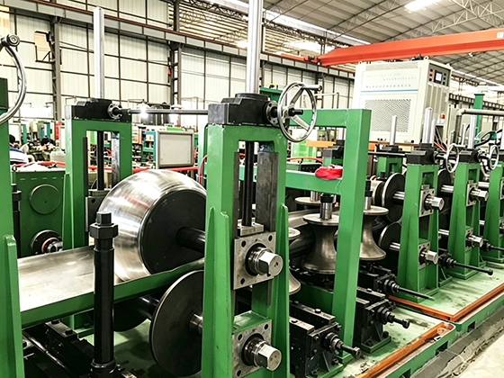 Forming machine