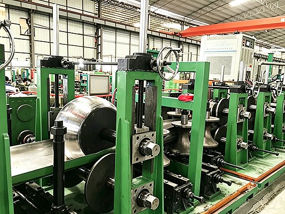 Forming machine