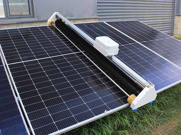 D1. Suspended Photovoltaic Panel Cleaning Machine