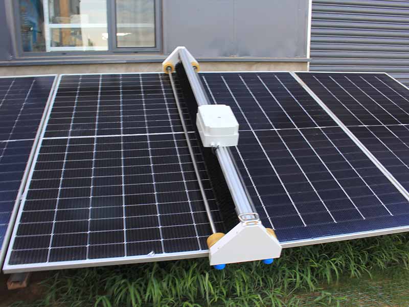 D1. Suspended Photovoltaic Panel Cleaning Machine
