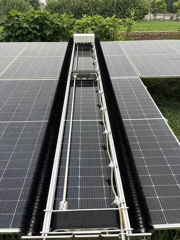 D2 Model Mounted Photovoltaic Cleaning Machine