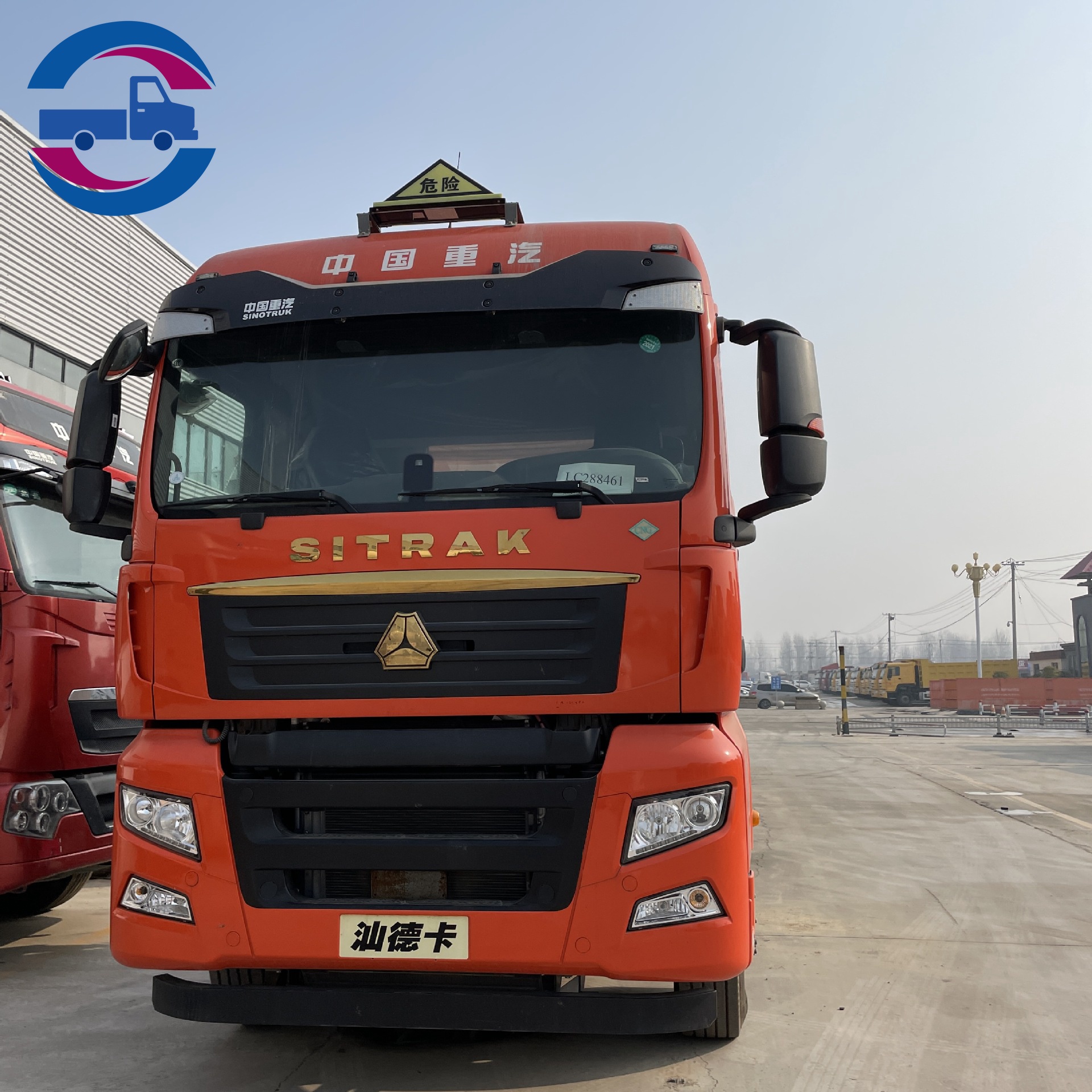 Sinotruk C7H Heavy Truck 440HP 6x4 CNG Tractor