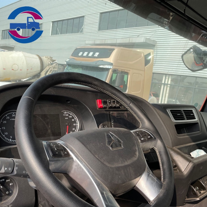 Sinotruk C7H Heavy Truck 440HP 6x4 CNG Tractor