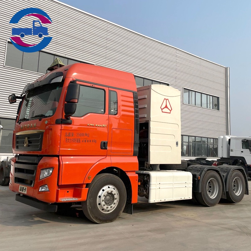 Sinotruk C7H Heavy Truck 440HP 6x4 CNG Tractor