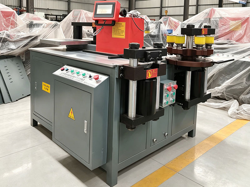 Planification de la capacité d’une machine CNC 3-en-1 pour jeux de barres dans les ateliers d’appareillage électrique