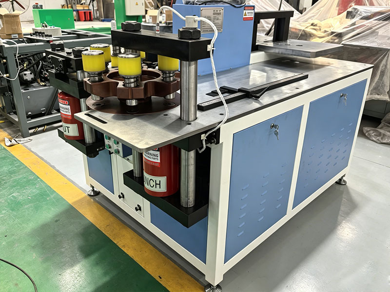 Machine à cintrer les barres omnibus CNC DXJ-30NC