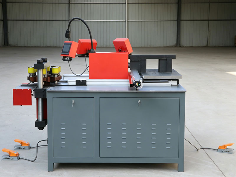 Machine de traitement de barres omnibus CNC DXJ-30NC PRO