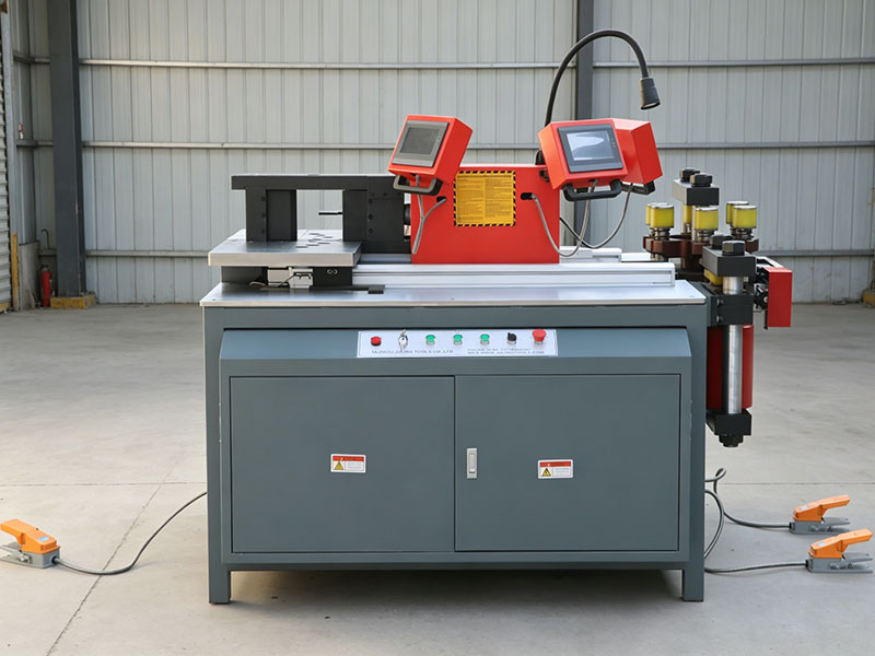 Machine de traitement de barres omnibus CNC DXJ-30NC PRO