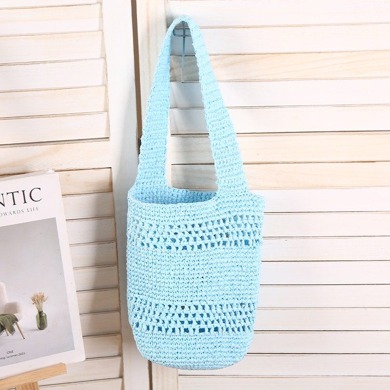 Fresh and delicate openwork woven bag