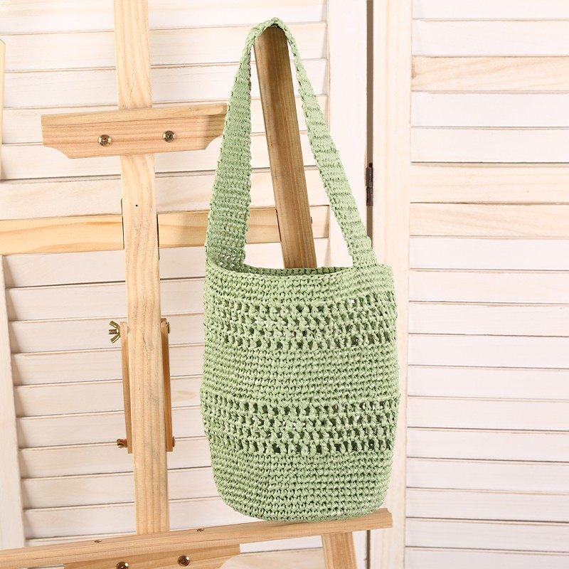Fresh and delicate openwork woven bag