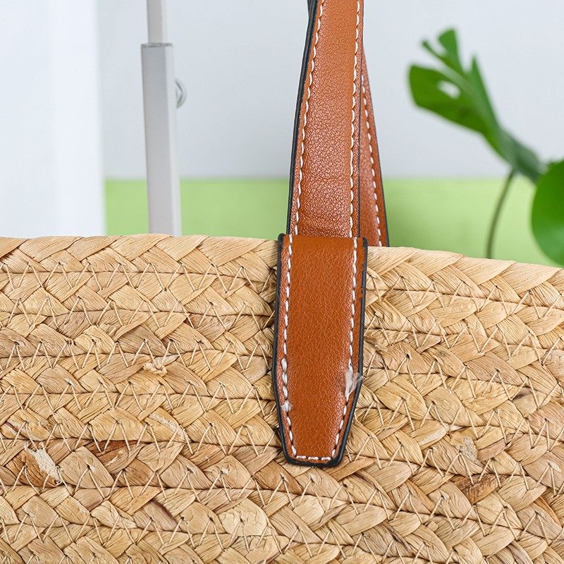 French-style vacation shoulder bag