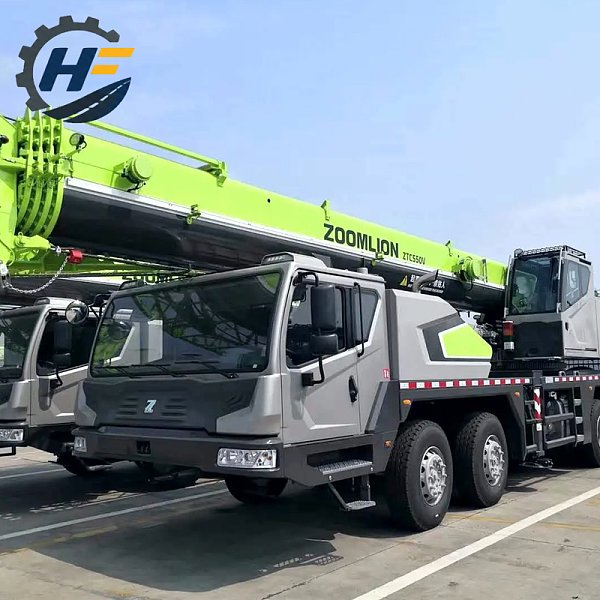 Grue sur camion lourd Zoomlion 50 tonnes ZTC550V