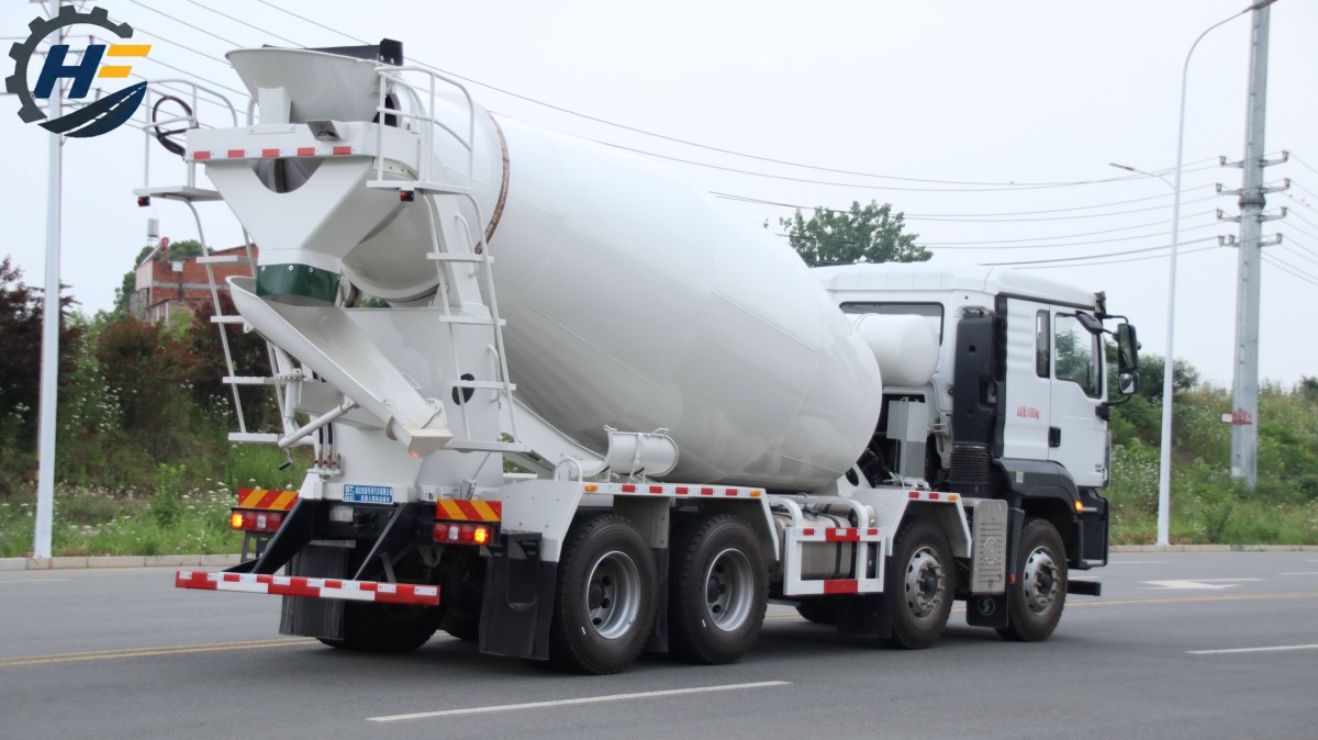 Camion malaxeur à béton Shacman 8x4
