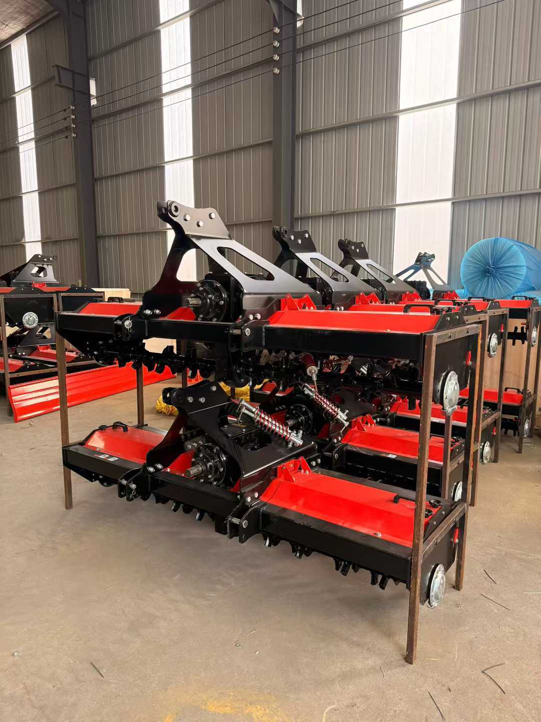 The new rotary tiller has beautiful colors, welcome to order