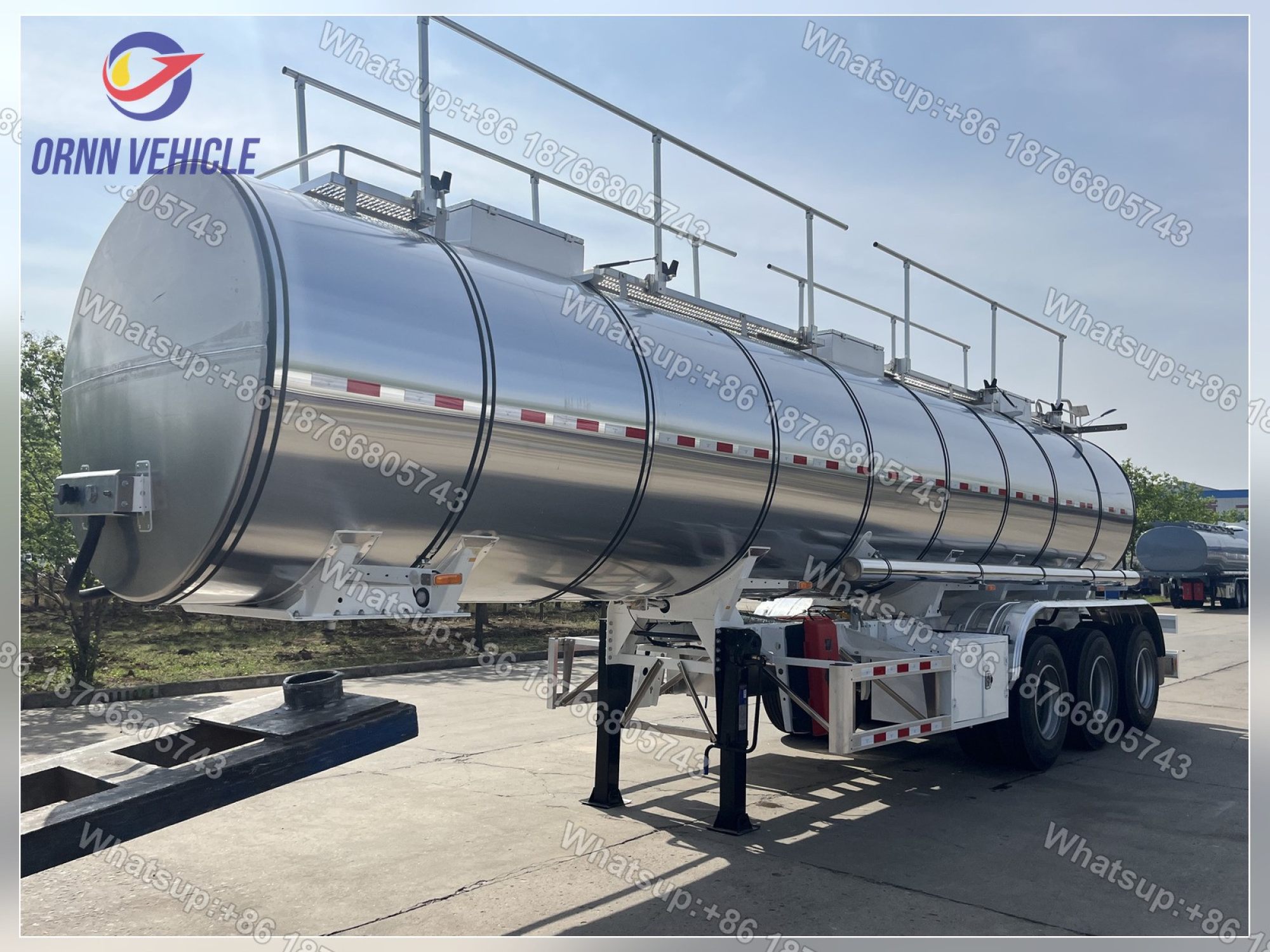 Camion-citerne à lait isolé en acier inoxydable de 20 m³