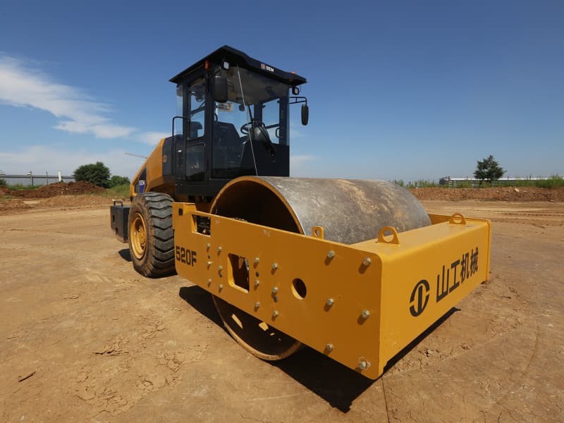 SEM™ 520F Road Roller