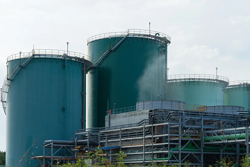 صوامع وخزانات تخزين مخصصة غير قياسية