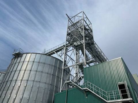 صوامع وخزانات تخزين مخصصة غير قياسية