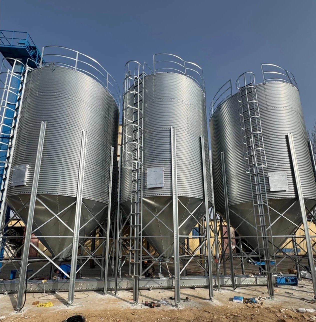 Silos de grano ensamblados con pernos