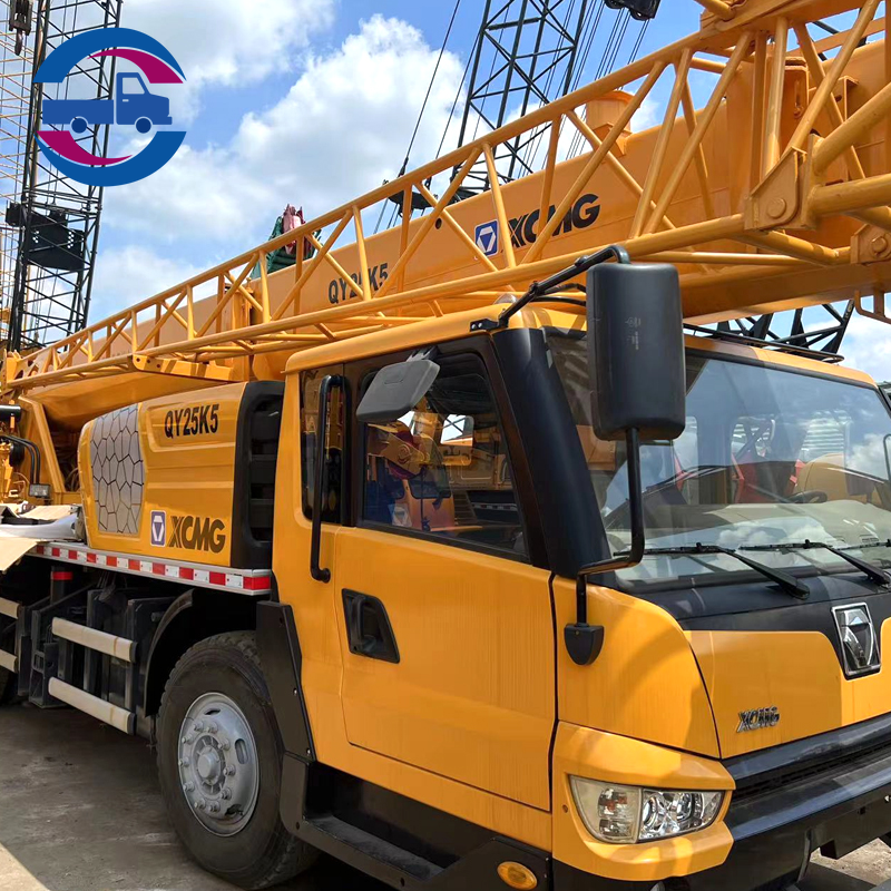 Grue sur camion XCMG QY25K5 de 25 tonnes