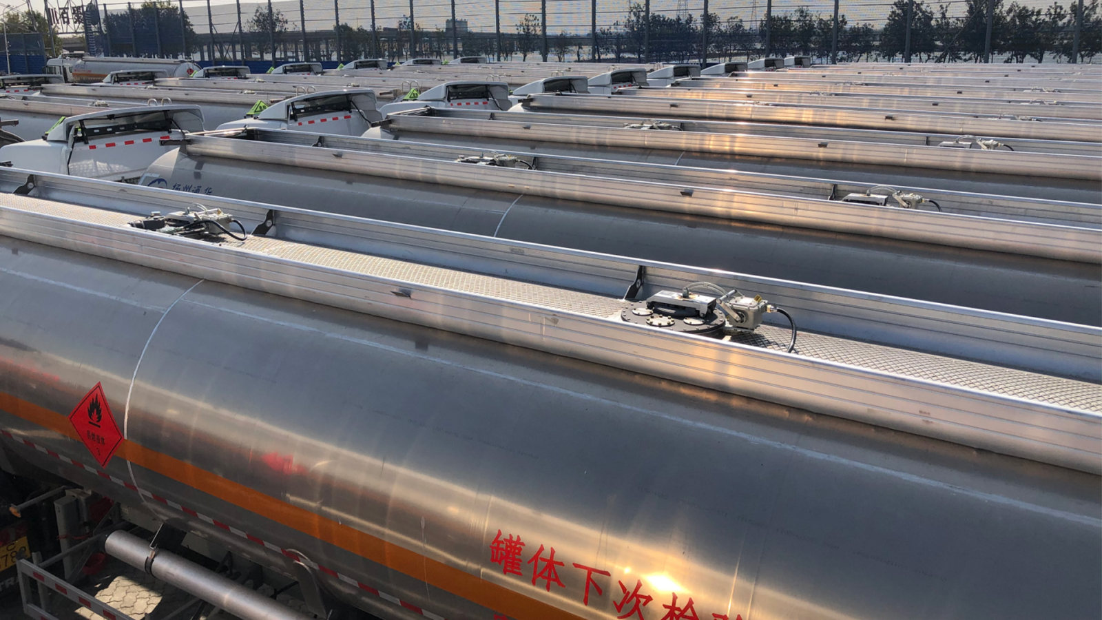 Tank Truck Manhole Cover Lock
