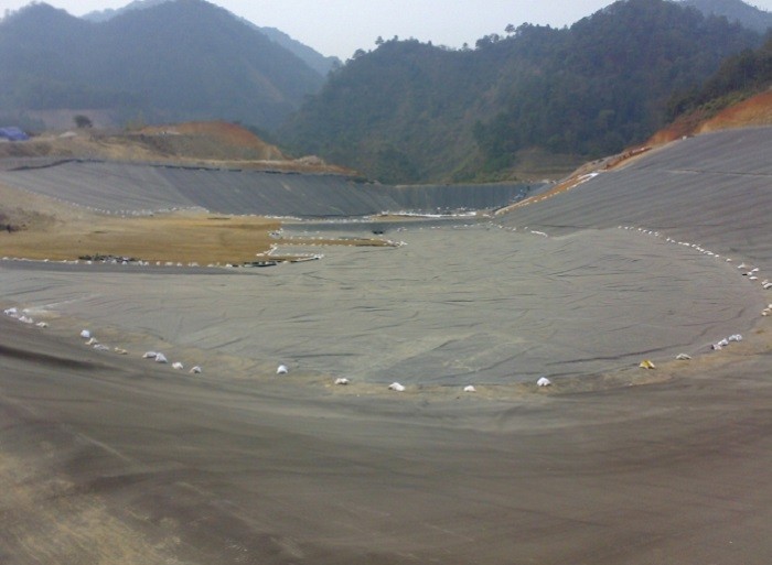 Geomembranes in solid waste containment ponds High Density Polyethylene Geomembrane